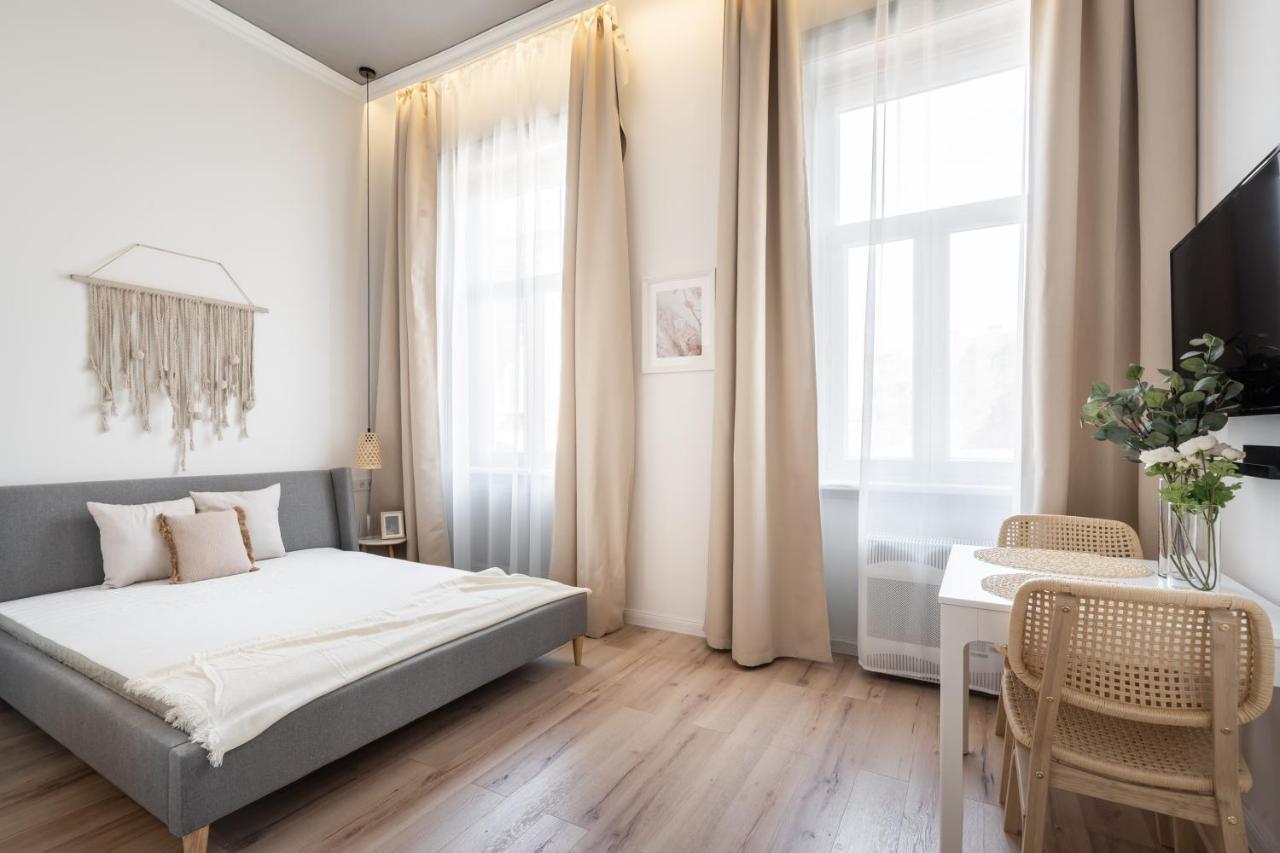 A62 - Akacfa Street Central Residence - Best Location By Bqa Будапеща Екстериор снимка